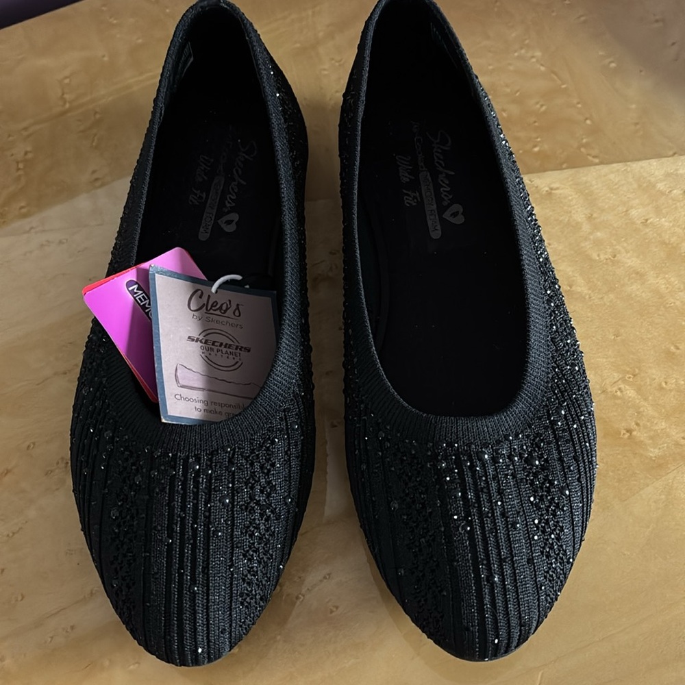 Skechers Cleo Glitzy Flats Size 8 Wide
NWT